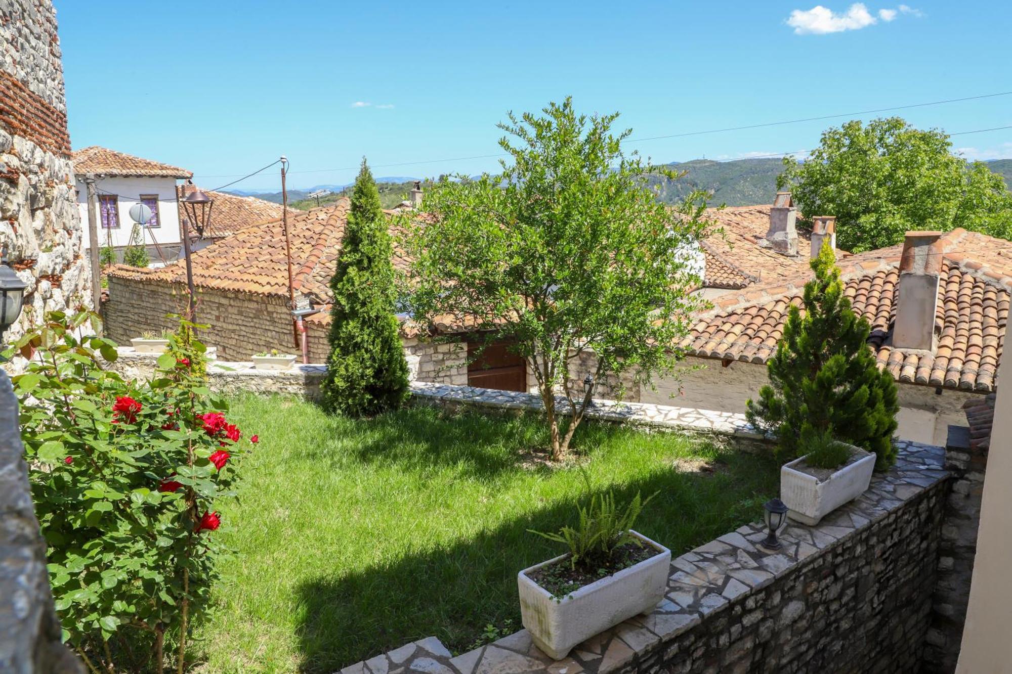 Guest House Vasili Берат Екстер'єр фото