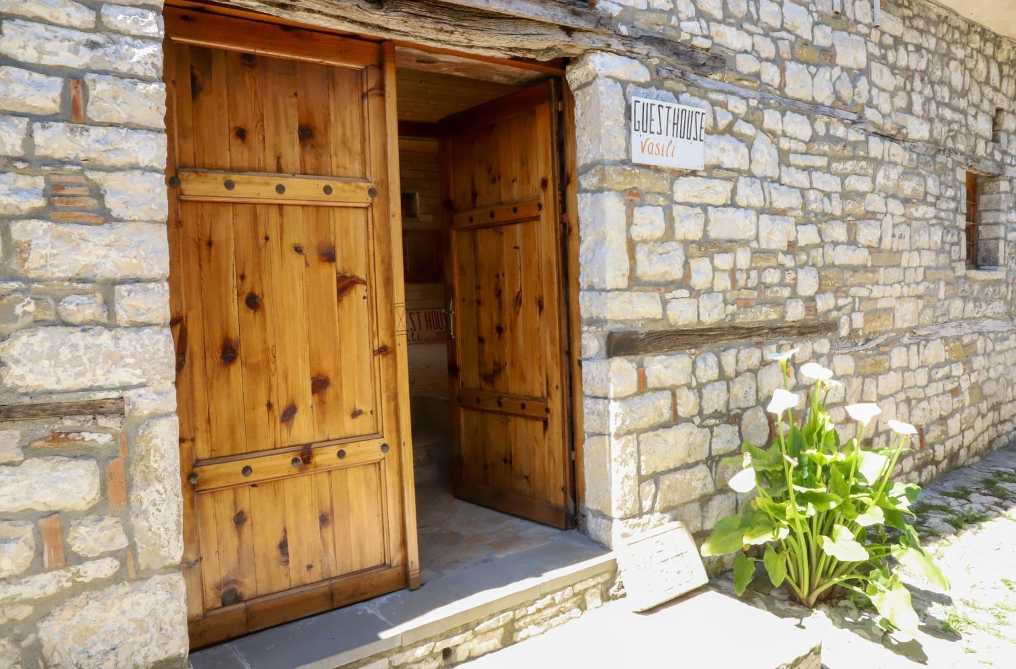 Guest House Vasili Берат Екстер'єр фото